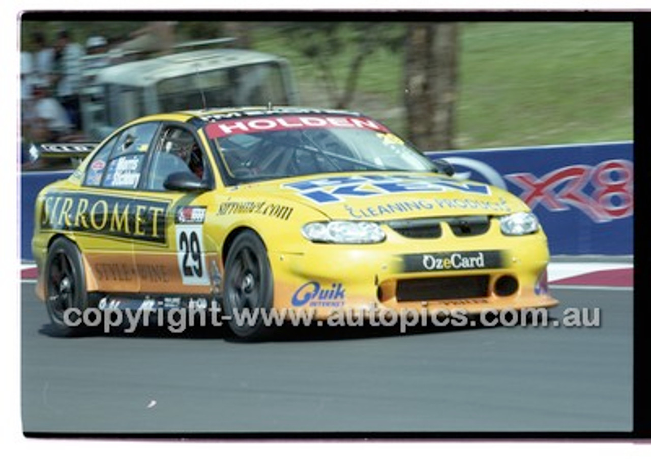 Bathurst 1000, 2001 - Photographer Marshall Cass - Code 01-MC-B01-909