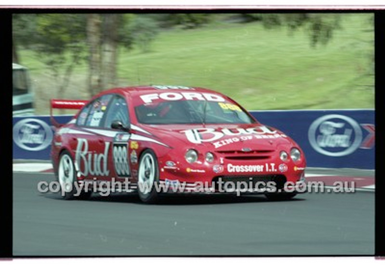 Bathurst 1000, 2001 - Photographer Marshall Cass - Code 01-MC-B01-911