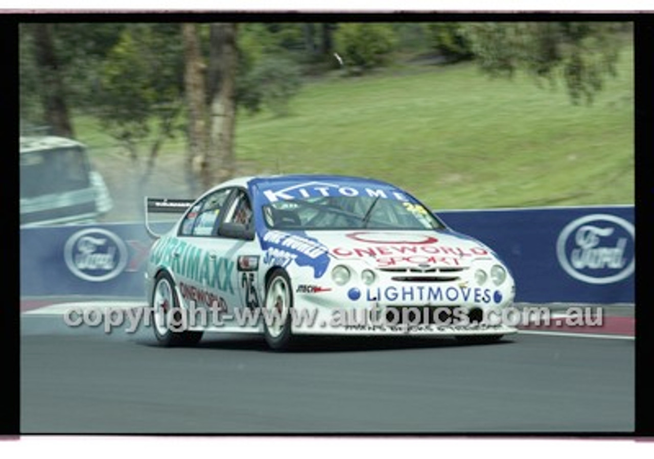 Bathurst 1000, 2001 - Photographer Marshall Cass - Code 01-MC-B01-913