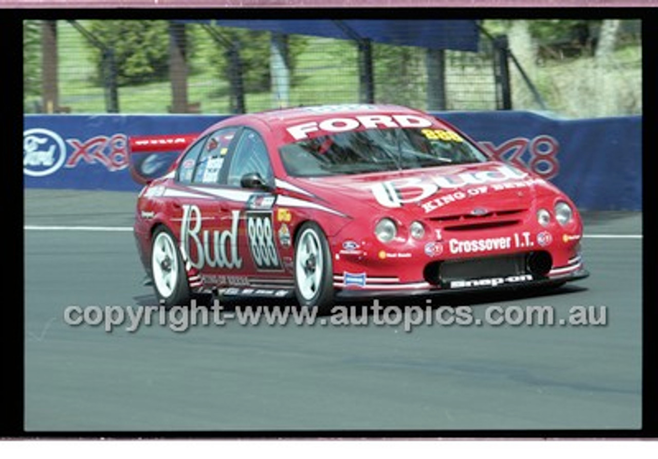 Bathurst 1000, 2001 - Photographer Marshall Cass - Code 01-MC-B01-916