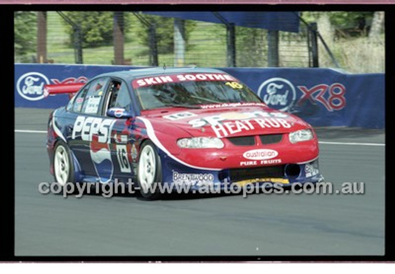 Bathurst 1000, 2001 - Photographer Marshall Cass - Code 01-MC-B01-917