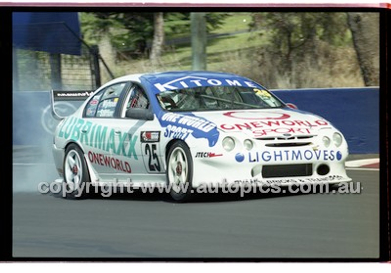 Bathurst 1000, 2001 - Photographer Marshall Cass - Code 01-MC-B01-920