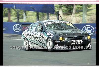 Bathurst 1000, 2001 - Photographer Marshall Cass - Code 01-MC-B01-923