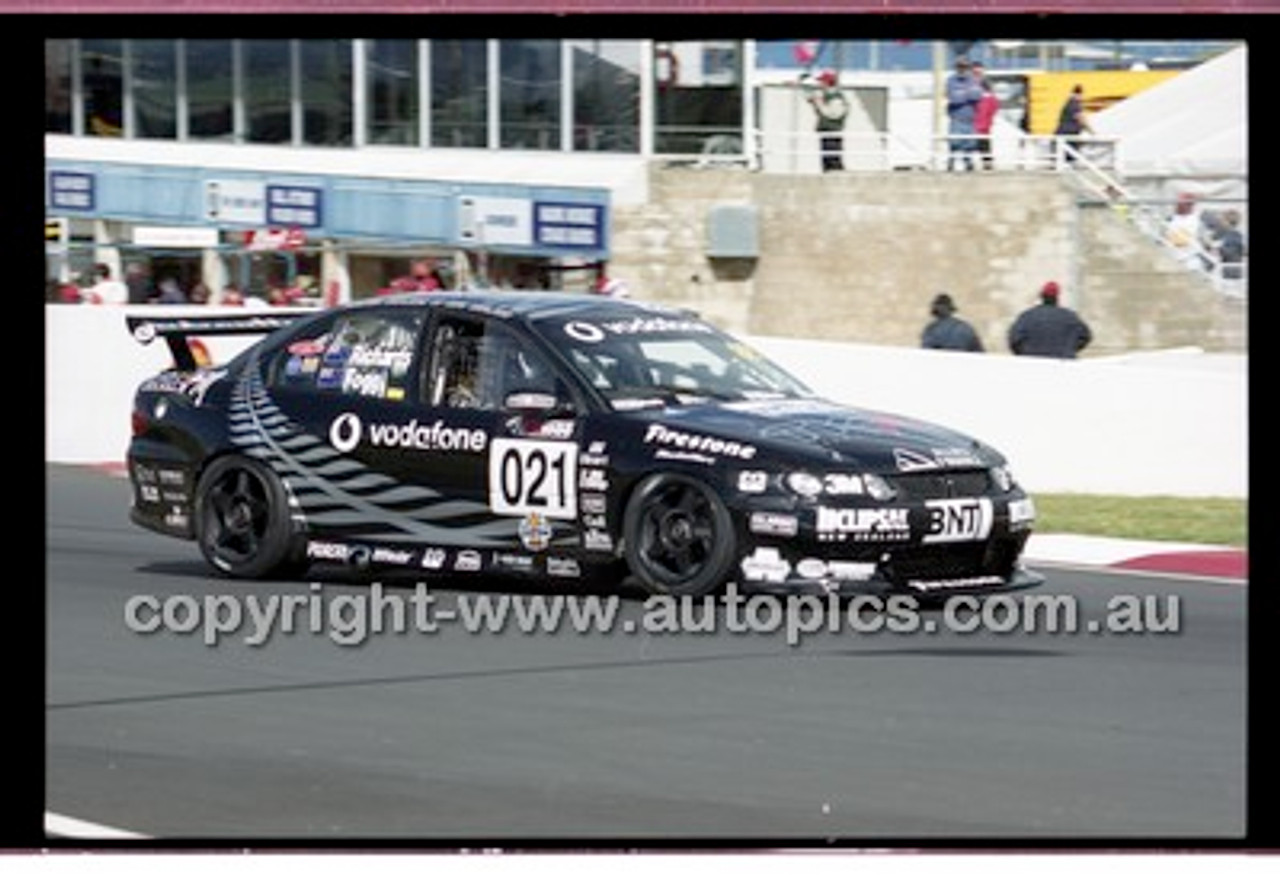 Bathurst 1000, 2001 - Photographer Marshall Cass - Code 01-MC-B01-989
