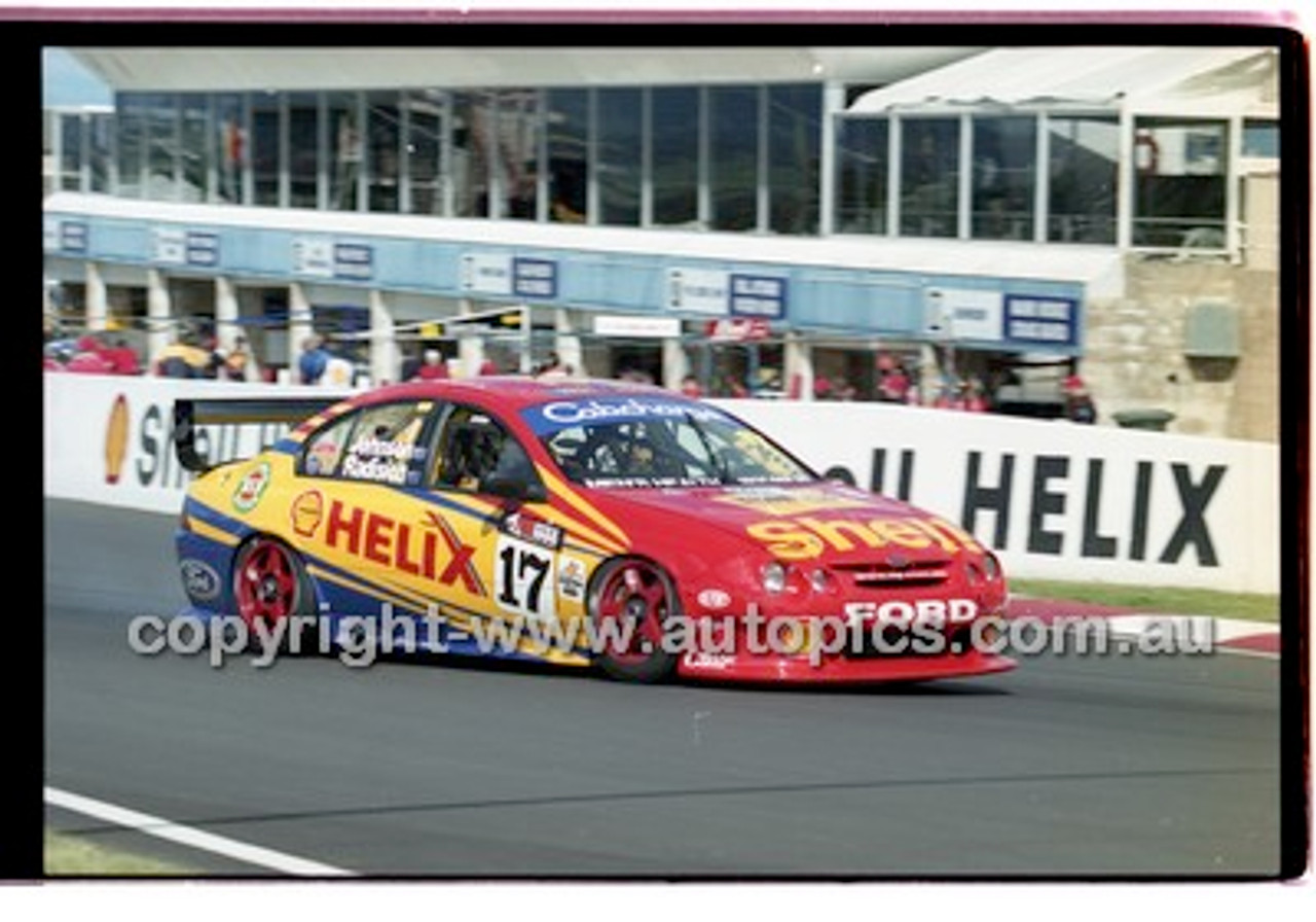 Bathurst 1000, 2001 - Photographer Marshall Cass - Code 01-MC-B01-992