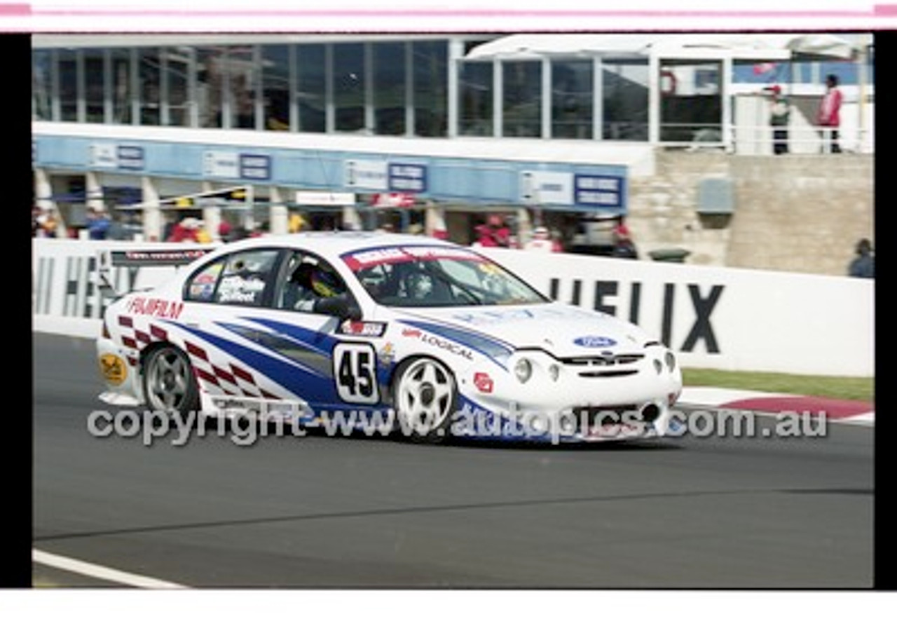 Bathurst 1000, 2001 - Photographer Marshall Cass - Code 01-MC-B01-996