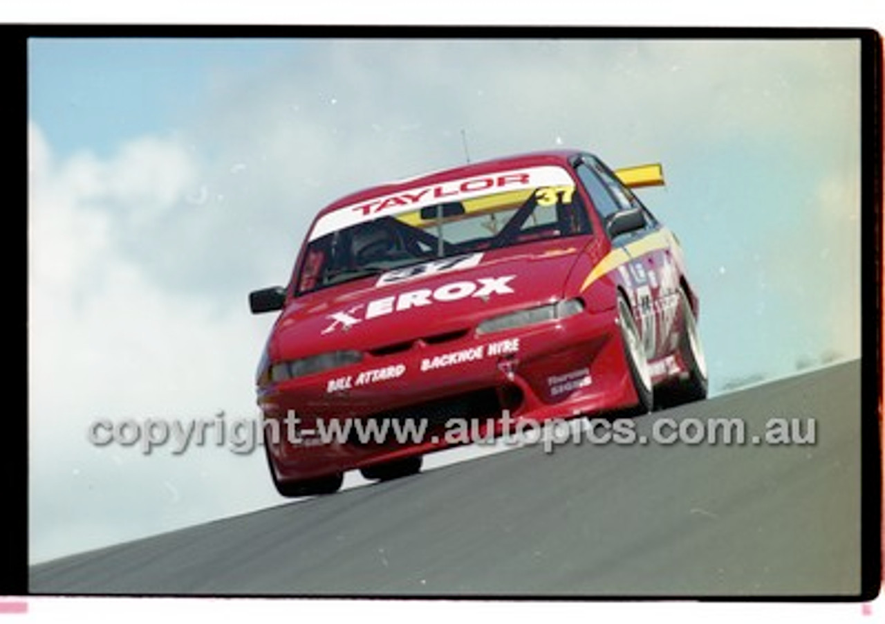 Bathurst 1000, 2001 - Photographer Marshall Cass - Code 01-MC-B01-1030