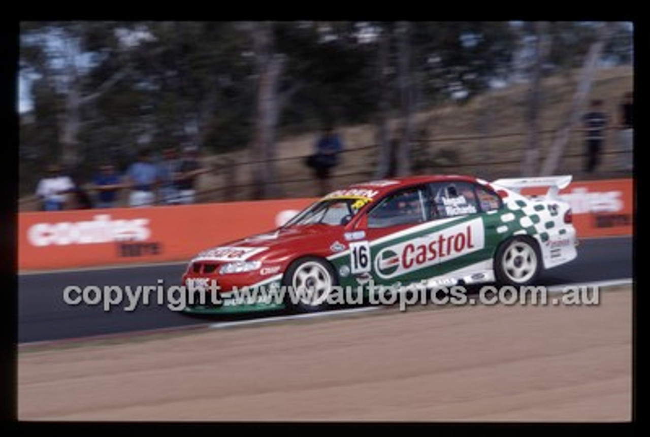 Bathurst 1000, 2002 - Photographer Marshall Cass - Code 02-B02-027