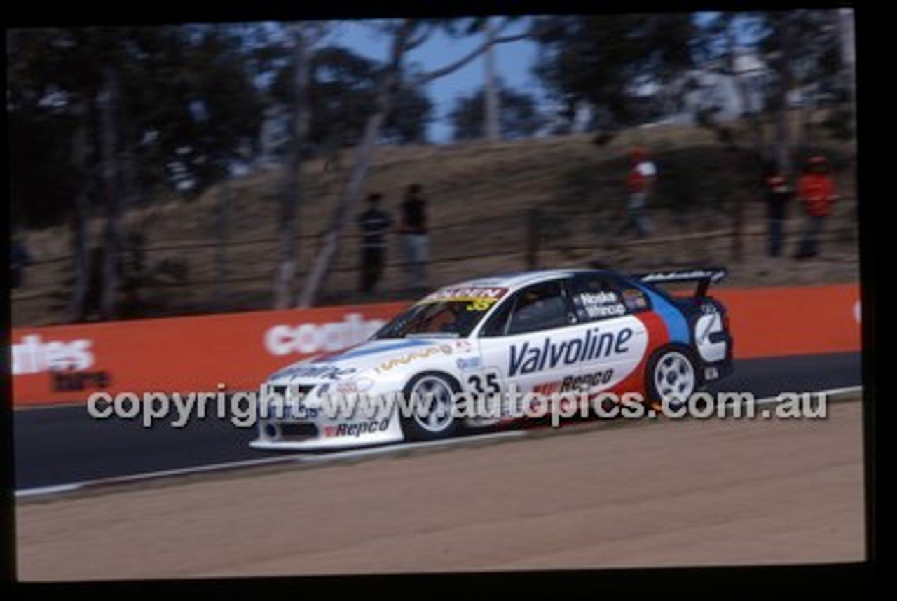 Bathurst 1000, 2002 - Photographer Marshall Cass - Code 02-B02-037