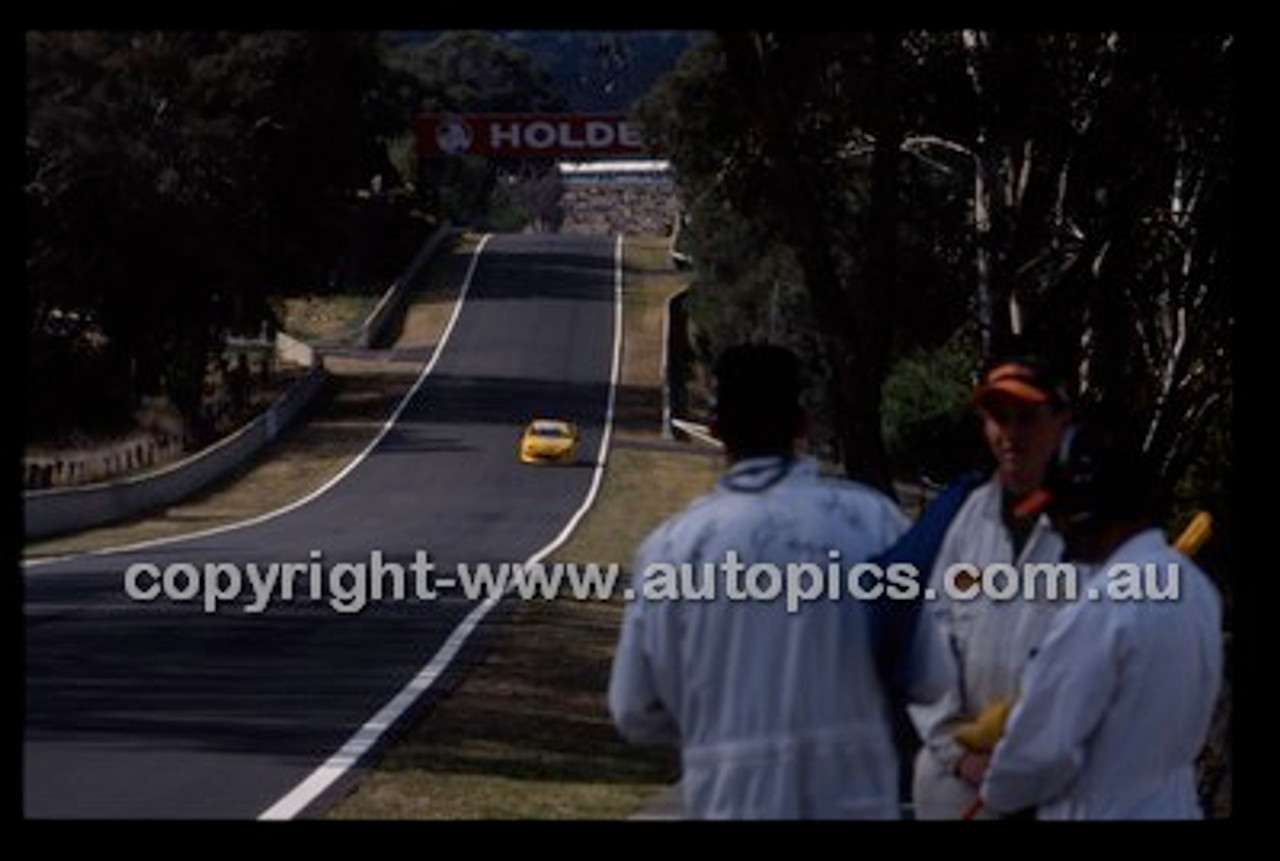 Bathurst 1000, 2002 - Photographer Marshall Cass - Code 02-B02-039