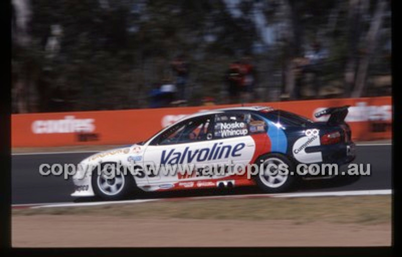 Bathurst 1000, 2002 - Photographer Marshall Cass - Code 02-B02-049