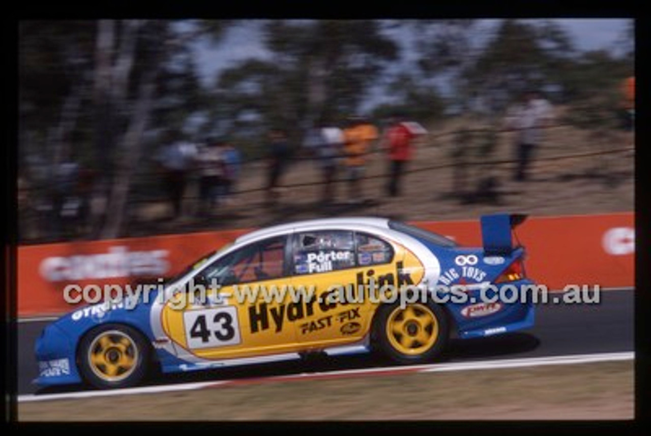 Bathurst 1000, 2002 - Photographer Marshall Cass - Code 02-B02-050