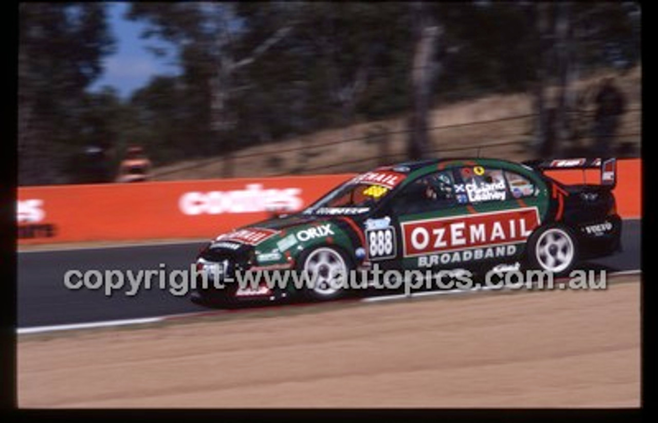 Bathurst 1000, 2002 - Photographer Marshall Cass - Code 02-B02-063