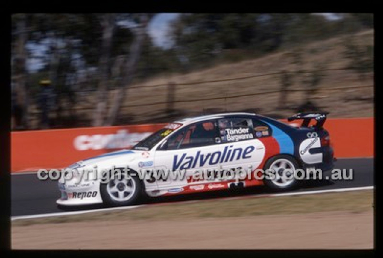 Bathurst 1000, 2002 - Photographer Marshall Cass - Code 02-B02-083