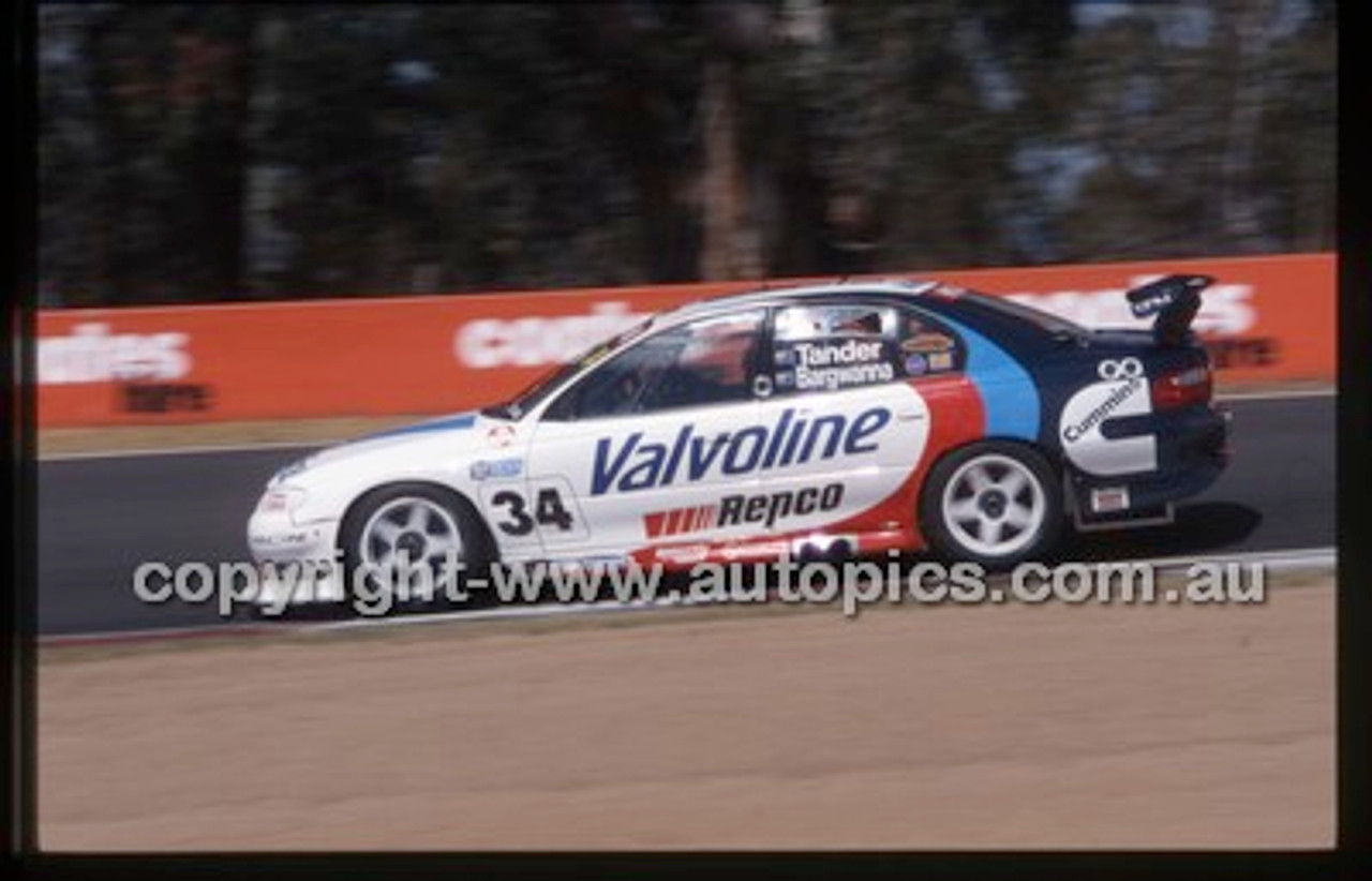 Bathurst 1000, 2002 - Photographer Marshall Cass - Code 02-B02-096