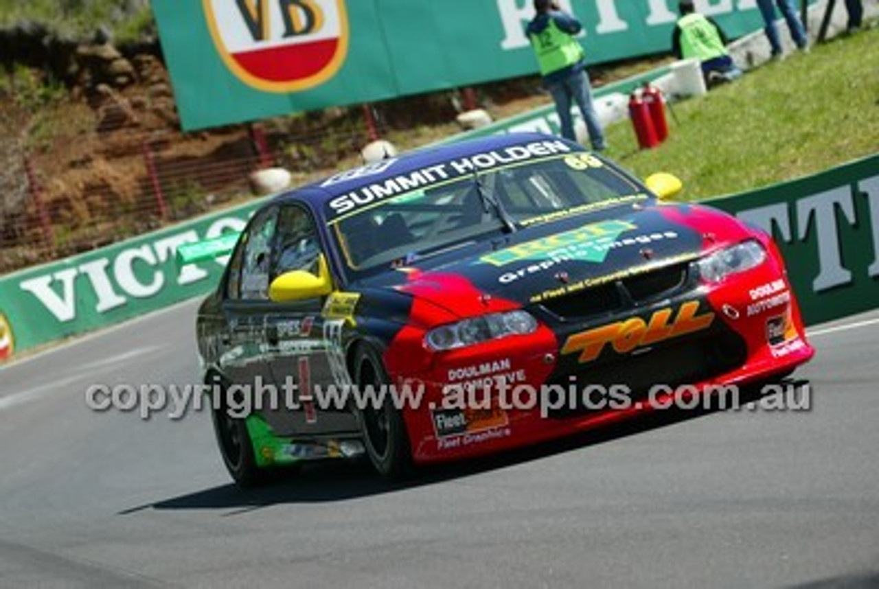 Bathurst 1000, 2003 -  Photographer Marshall Cass - Code 03-MC-B03-056