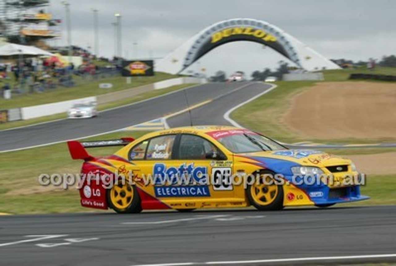 Bathurst 1000, 2003 -  Photographer Marshall Cass - Code 03-MC-B03-347