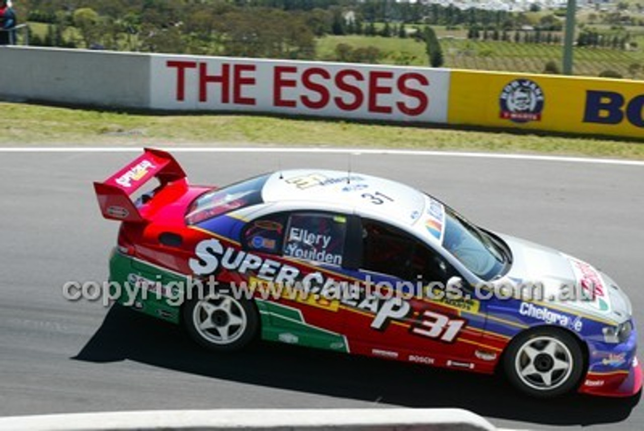 Bathurst 1000, 2003 -  Photographer Marshall Cass - Code 03-MC-B03-556