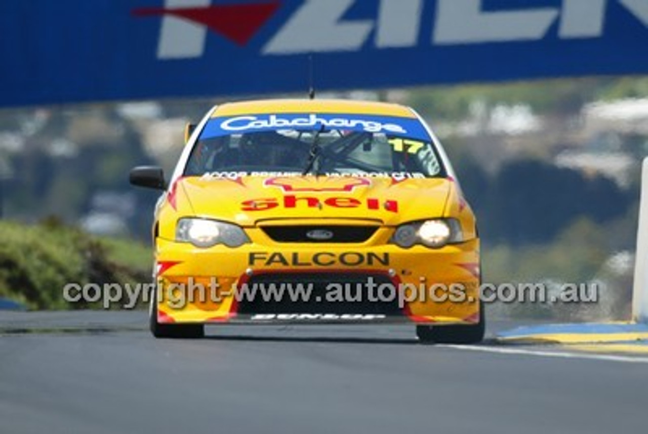 Bathurst 1000, 2003 -  Photographer Marshall Cass - Code 03-MC-B03-697