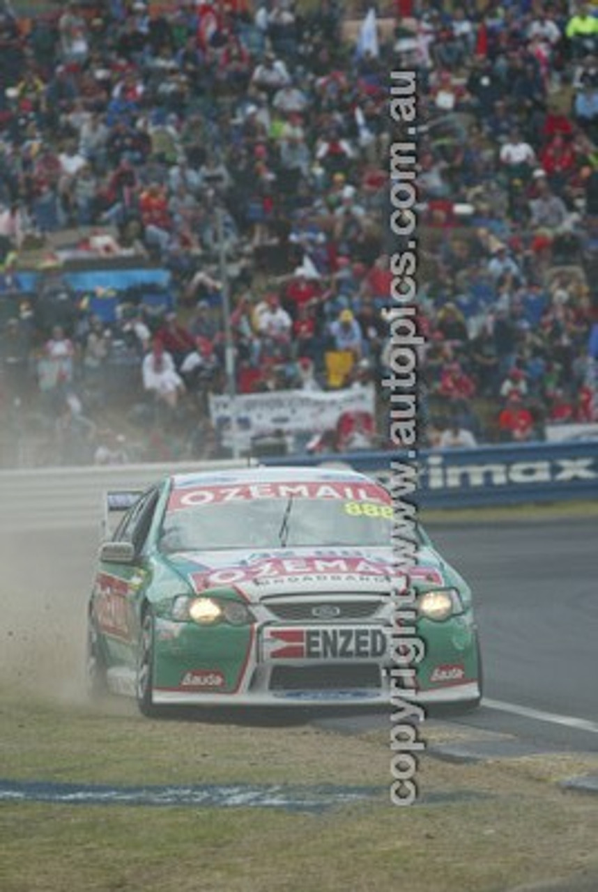 Bathurst 1000, 2003 -  Photographer Marshall Cass - Code 03-MC-B03-757