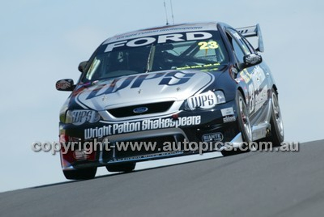 Bathurst 1000, 2004 -  Photographer Marshall Cass - Code 04-MC-B04-062