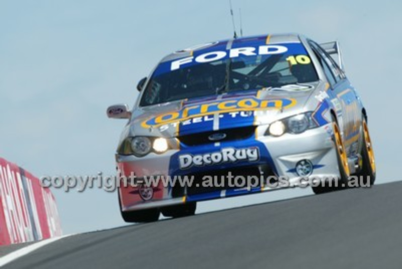 Bathurst 1000, 2004 -  Photographer Marshall Cass - Code 04-MC-B04-065