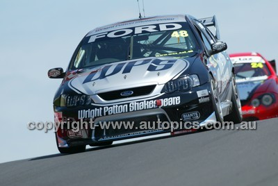 Bathurst 1000, 2004 -  Photographer Marshall Cass - Code 04-MC-B04-066