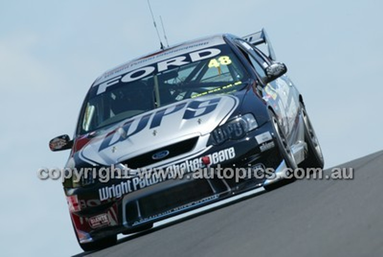 Bathurst 1000, 2004 -  Photographer Marshall Cass - Code 04-MC-B04-091