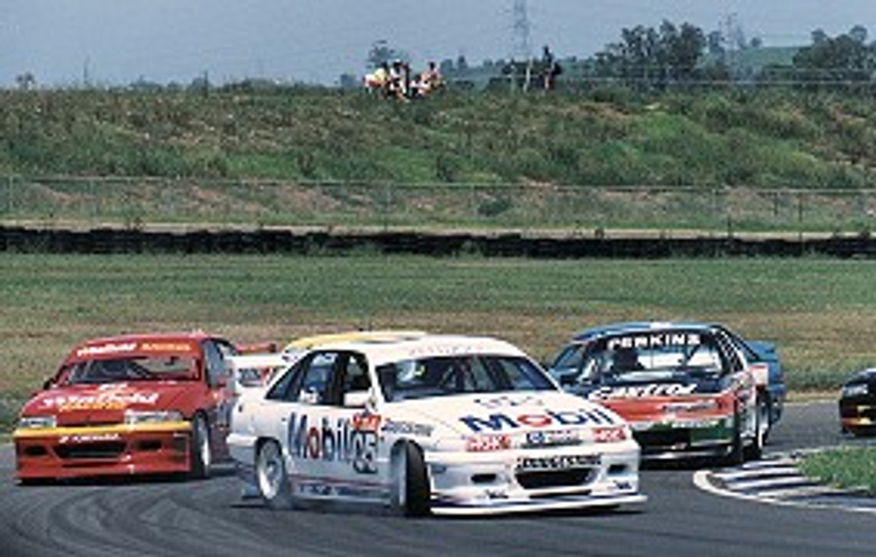 93002  -  First Lap Brock s Commadore leads the field -  Eastern Creek 1993