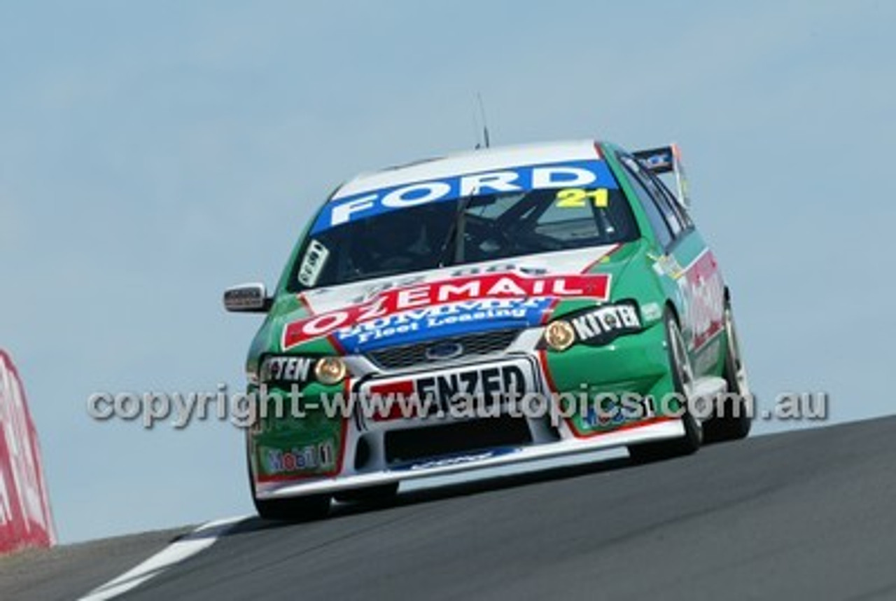 Bathurst 1000, 2004 -  Photographer Marshall Cass - Code 04-MC-B04-093