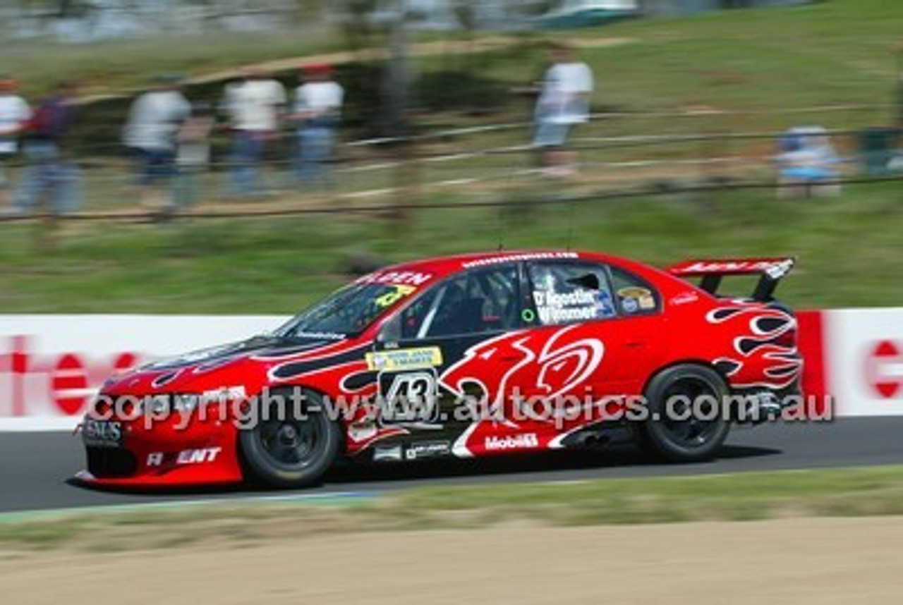 Bathurst 1000, 2004 -  Photographer Marshall Cass - Code 04-MC-B04-099