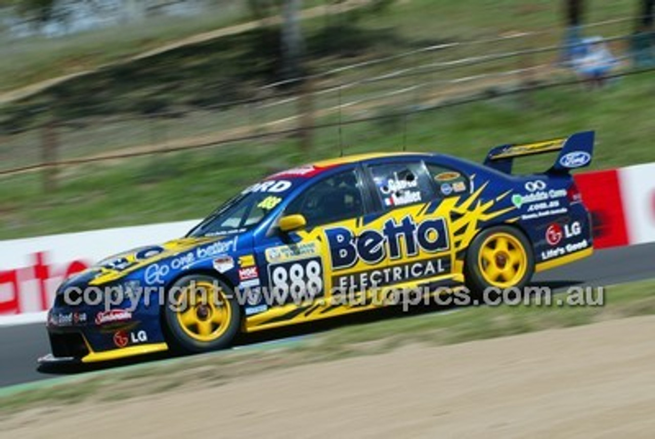 Bathurst 1000, 2004 -  Photographer Marshall Cass - Code 04-MC-B04-109