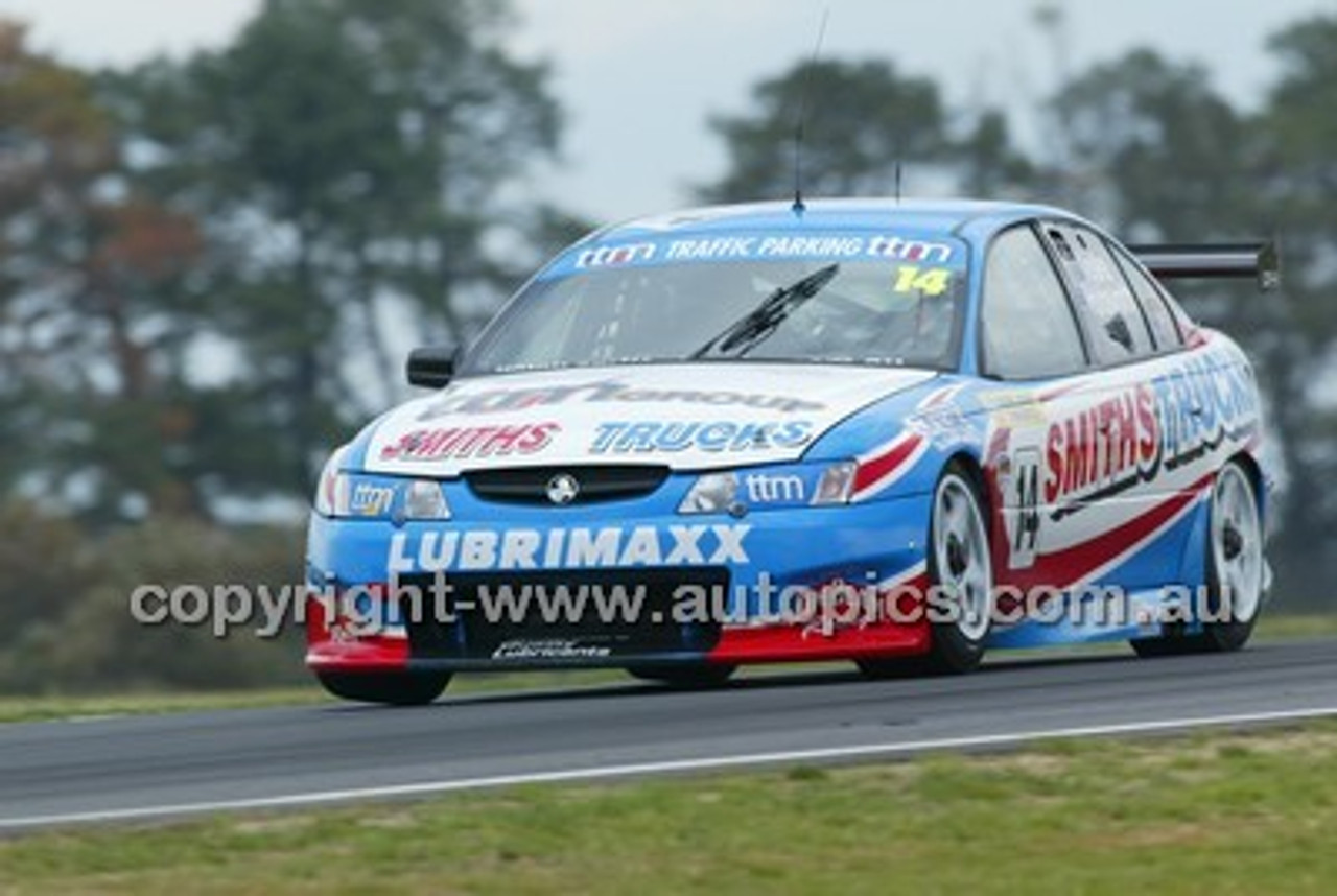 Bathurst 1000, 2004 -  Photographer Marshall Cass - Code 04-MC-B04-181