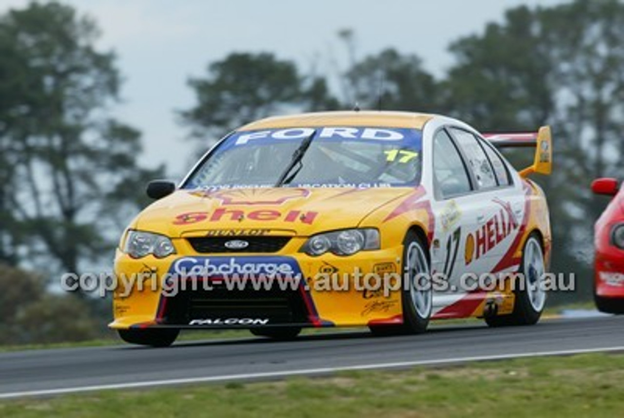 Bathurst 1000, 2004 -  Photographer Marshall Cass - Code 04-MC-B04-182