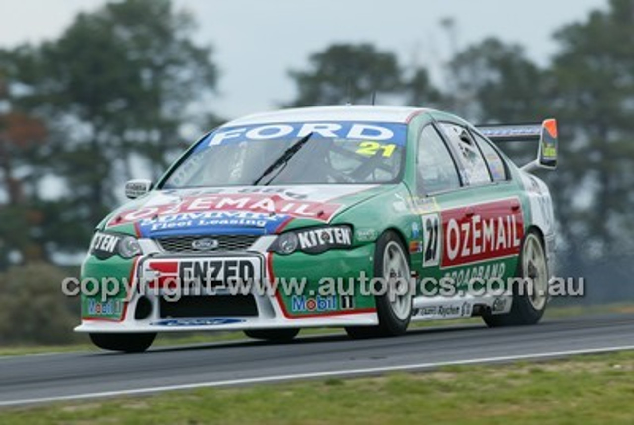 Bathurst 1000, 2004 -  Photographer Marshall Cass - Code 04-MC-B04-190