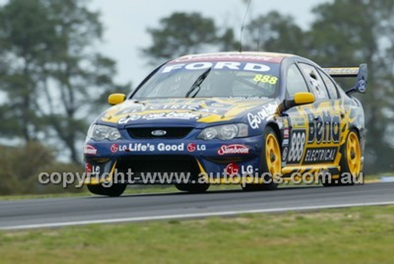 Bathurst 1000, 2004 -  Photographer Marshall Cass - Code 04-MC-B04-200