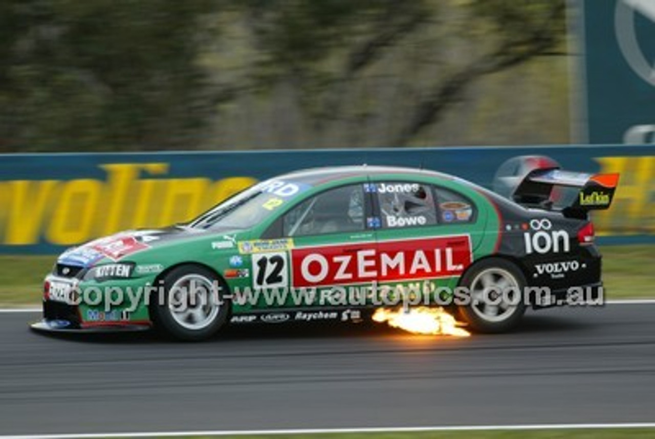 Bathurst 1000, 2004 -  Photographer Marshall Cass - Code 04-MC-B04-271