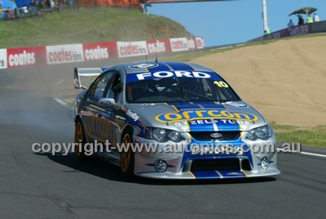 Bathurst 1000, 2004 -  Photographer Marshall Cass - Code 04-MC-B04-330