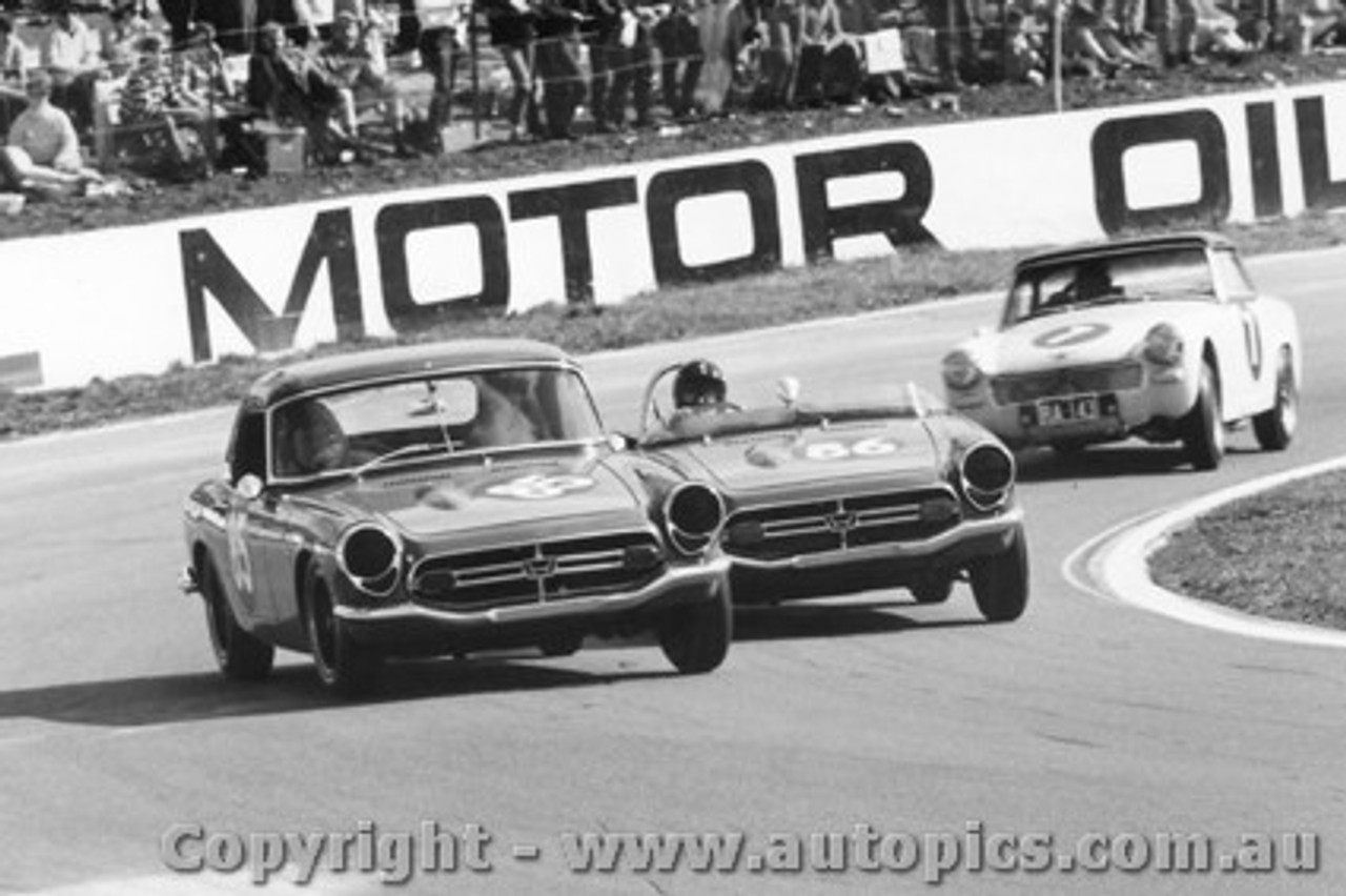 67407  -  K. Brian & N. Riley  -  Honda S800 - Oran Park 1967