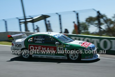Bathurst 1000, 2004 -  Photographer Marshall Cass - Code 04-MC-B04-677