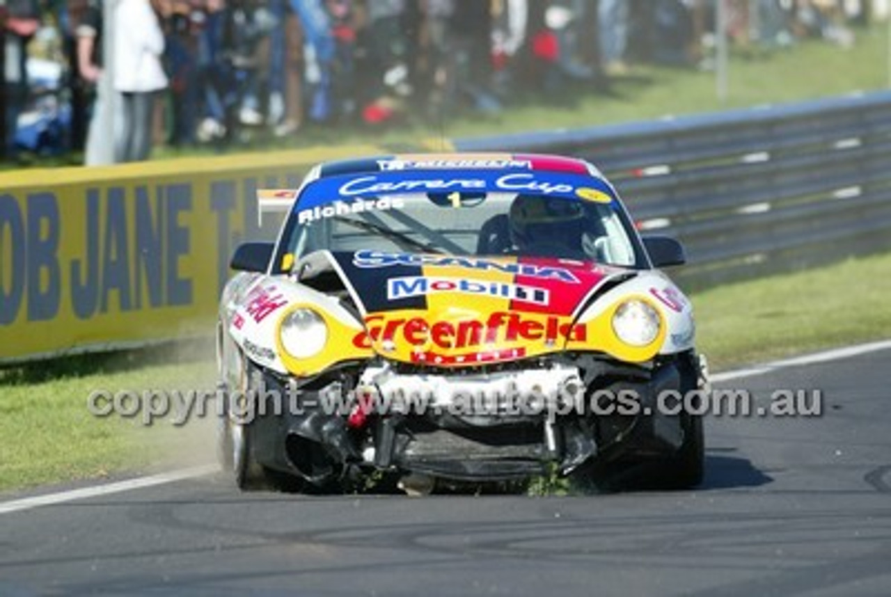 Bathurst 1000, 2004 -  Photographer Marshall Cass - Code 04-MC-B04-809