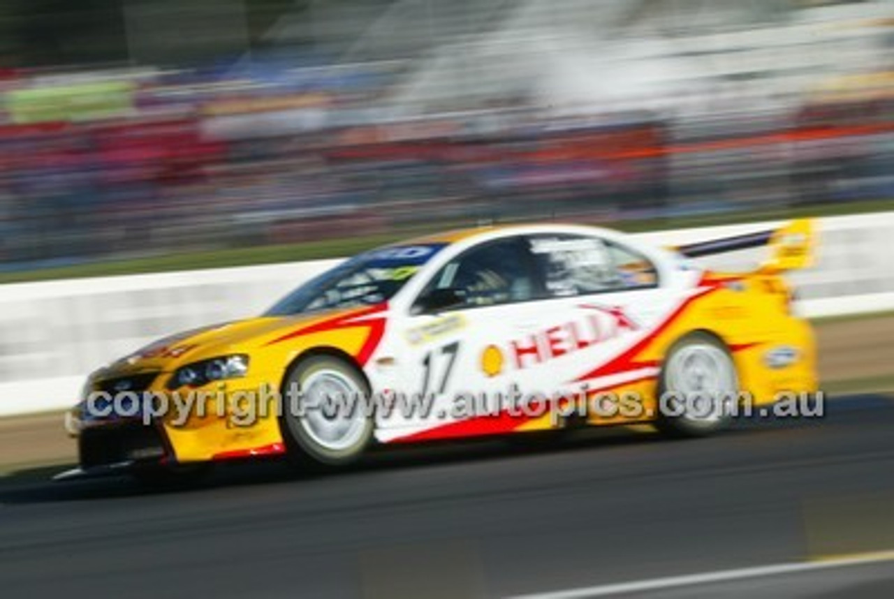 Bathurst 1000, 2004 -  Photographer Marshall Cass - Code 04-MC-B04-827
