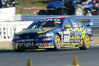 Bathurst 1000, 2004 -  Photographer Marshall Cass - Code 04-MC-B04-873