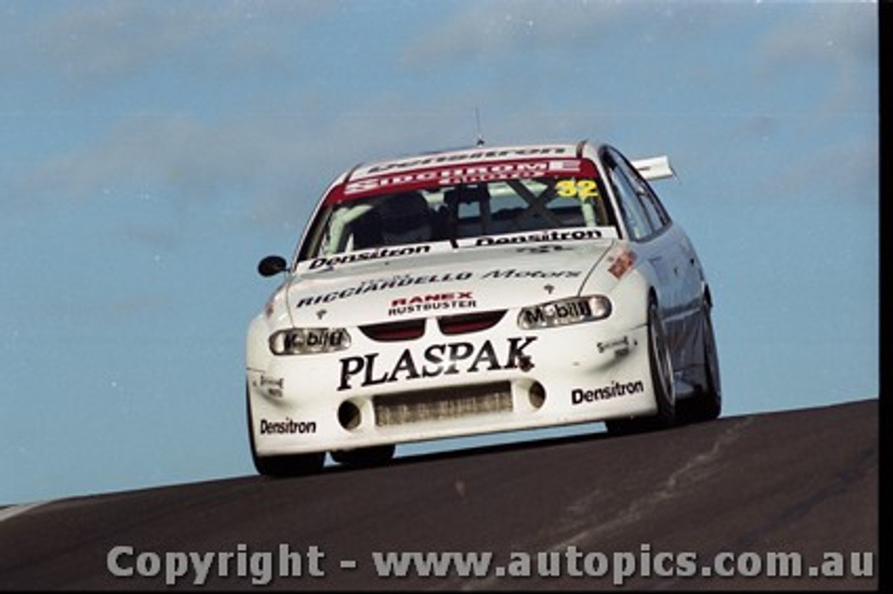 Bathurst FIA 1000 15th November 1999 - Photographer Marshall Cass - Code MC-B99-1016