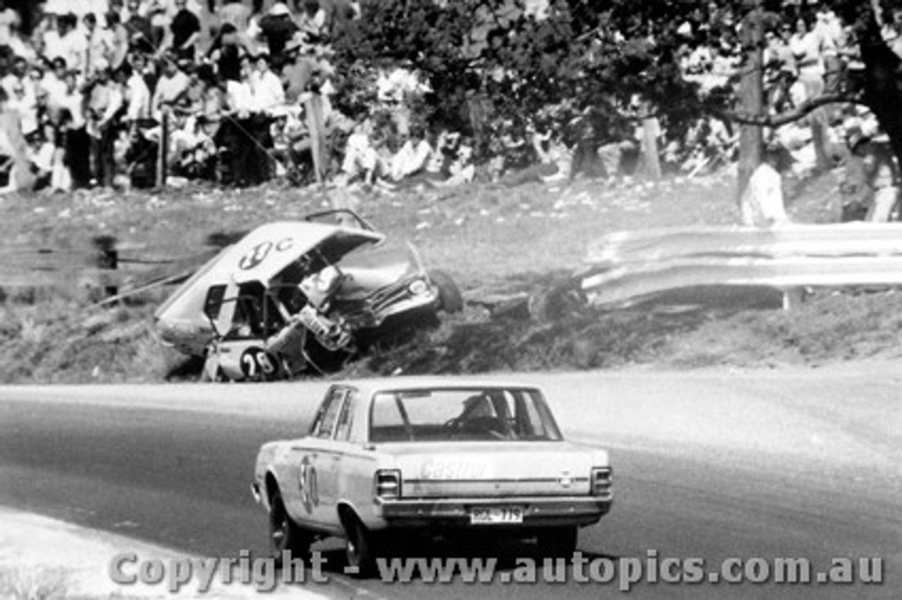 70708  -  D. West / P. Brown  -  Bathurst 1970 - Class D winner - Chrysler Valiant Pacer 4 Barrel - Keran / Hodgins XU1 in the background