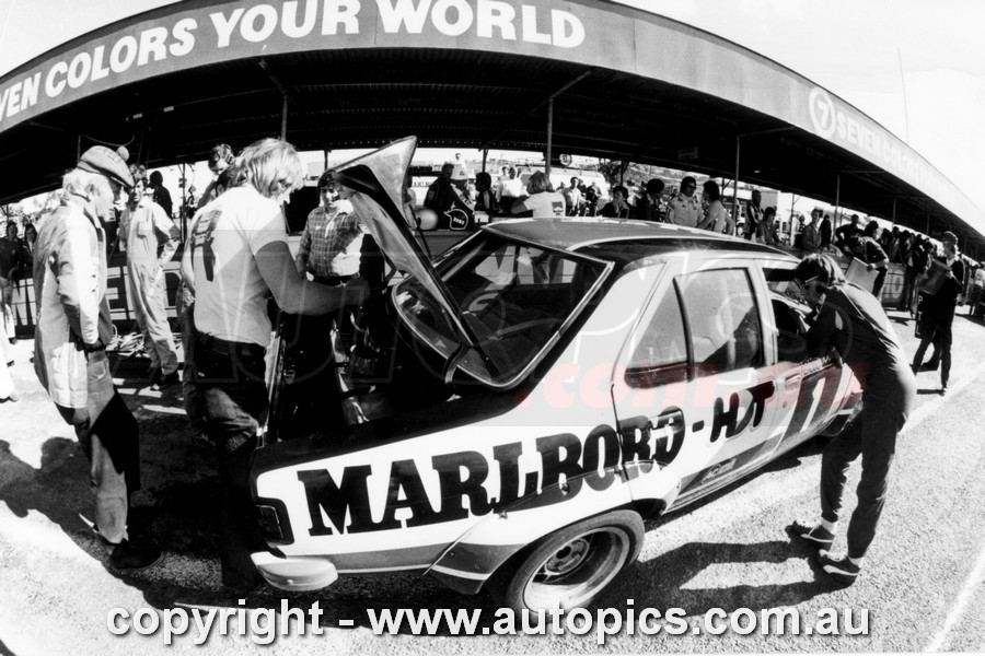 76703 - Colin Bond & John Harvey - Hardie Ferodo 1000, Bathurst, 1976 - 2nd Outright - Torana L34 SLR5000 - Photographer Lance J Ruting