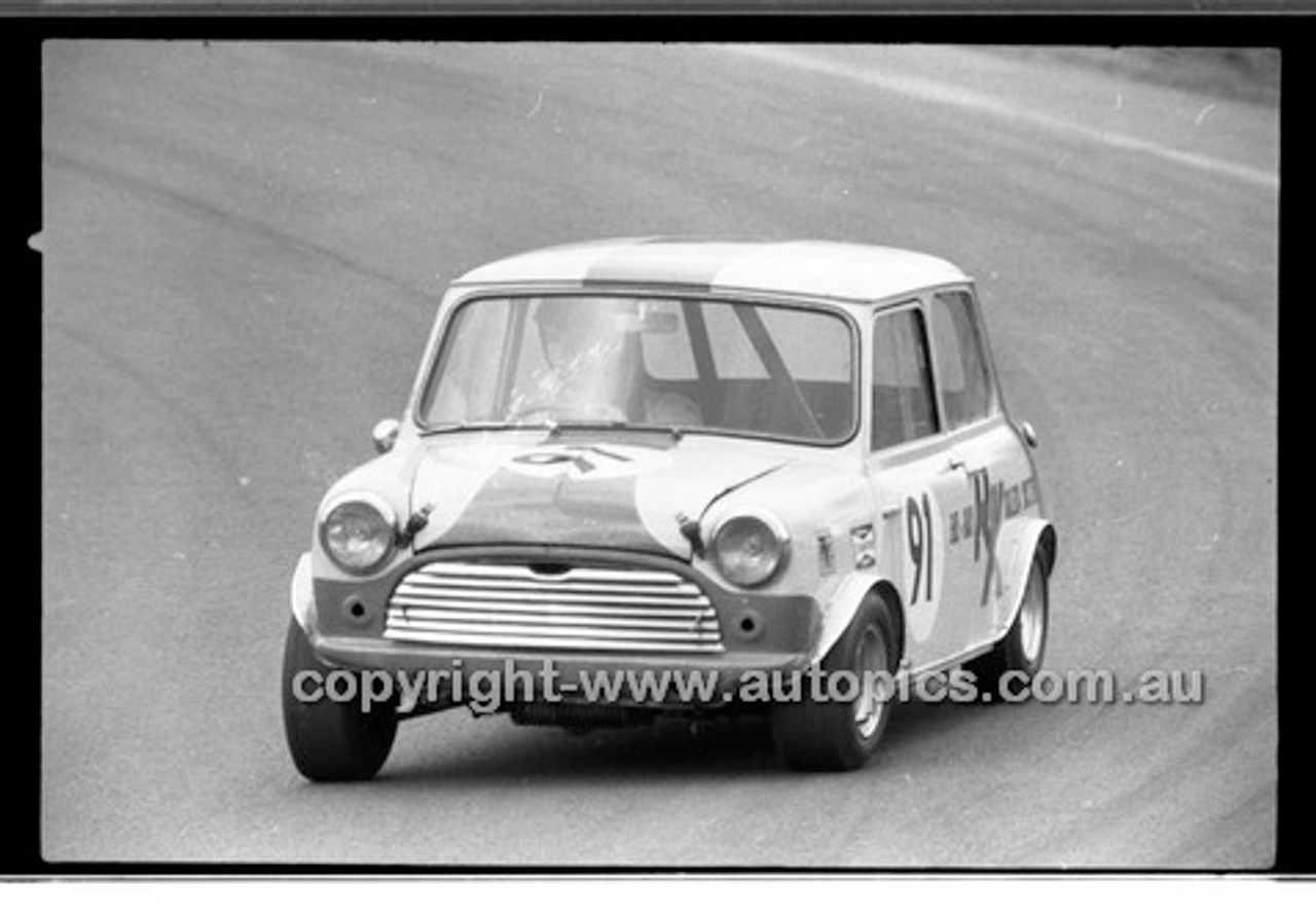 Nando Adorini Morris 850 BMC - Amaroo Park 13th September 1970 - 70-AM13970-131