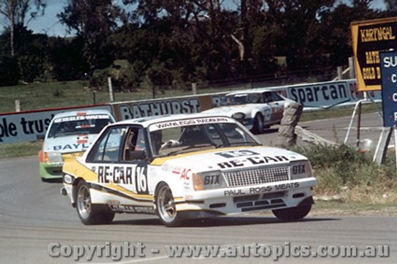 81708  -  R. Wanless / R. Radburn   Bathurst 1981  Holden Commodore