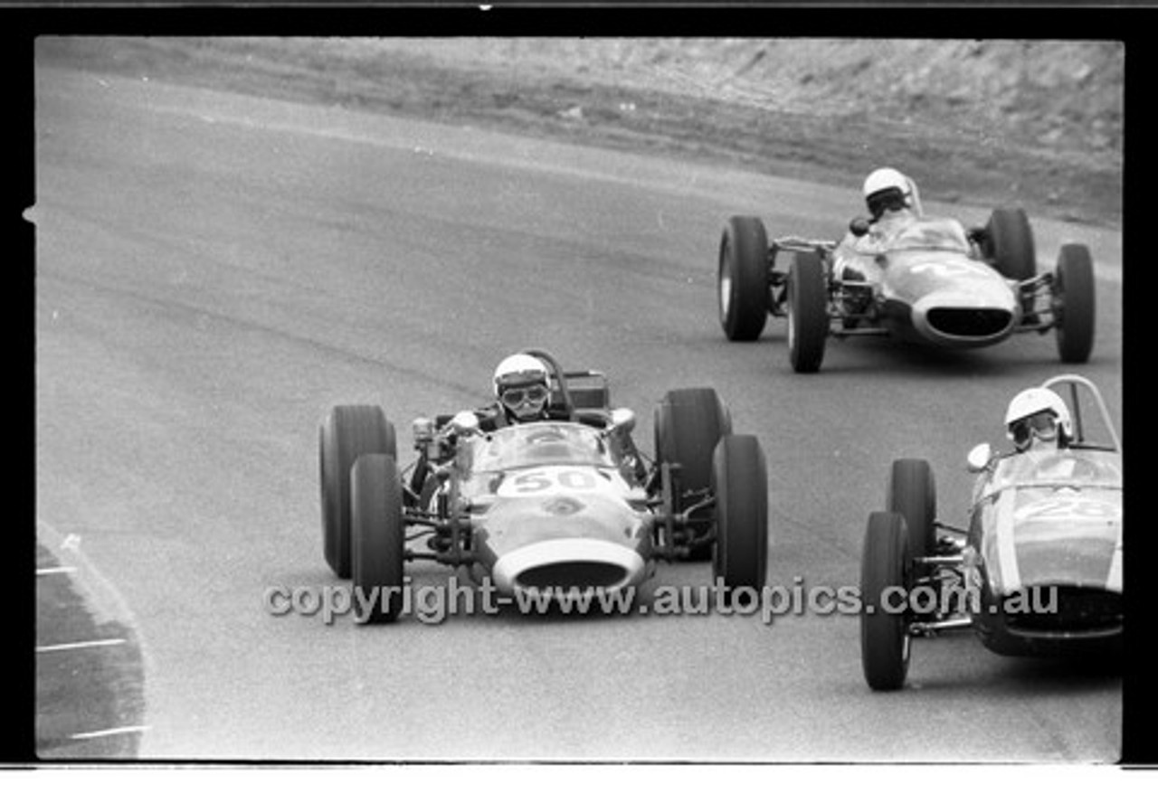 David Hunt Lotus 18 & Brian Milton Mako 1.5 - Amaroo Park 13th September 1970 - 70-AM13970-152