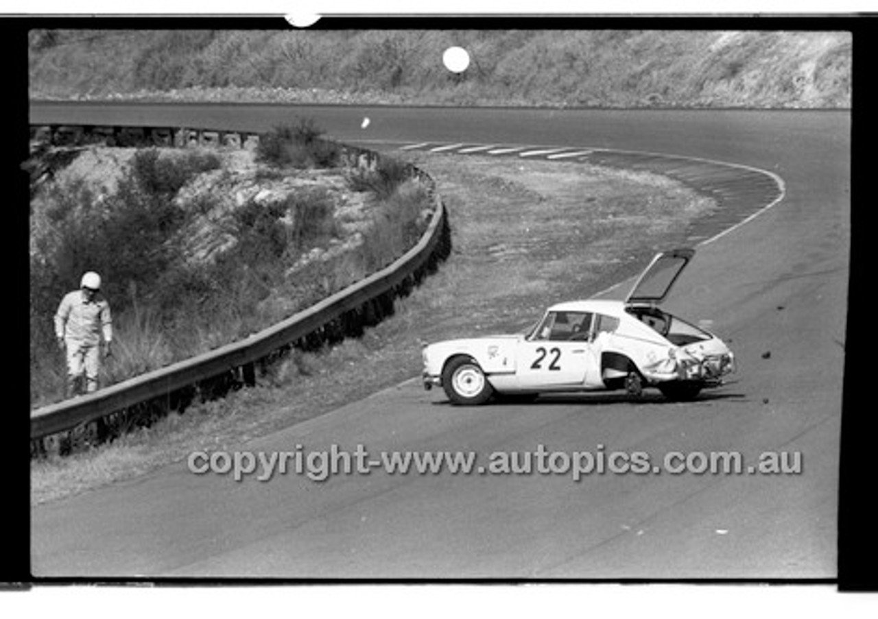 C. Cape Triumph GT6 - Amaroo Park 13th September 1970 - 70-AM13970-210